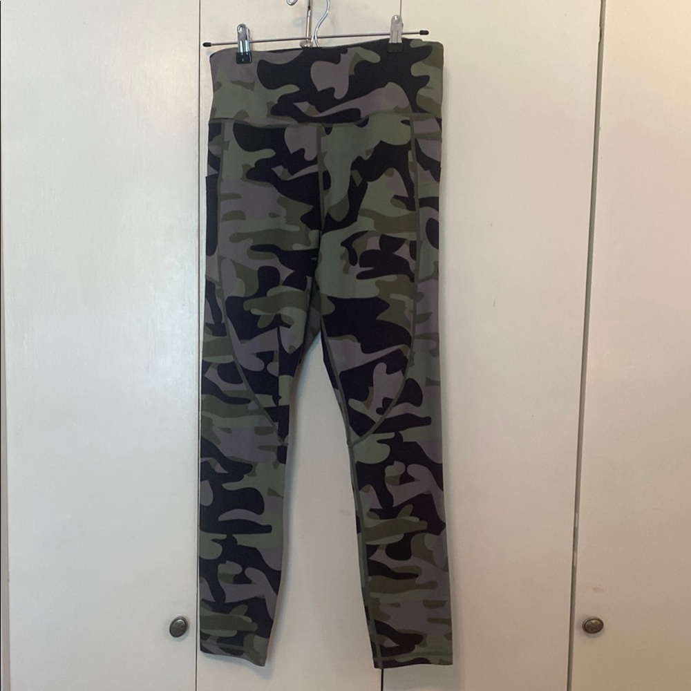 ZYIA Women's Camouflage Leggings - Green and Black